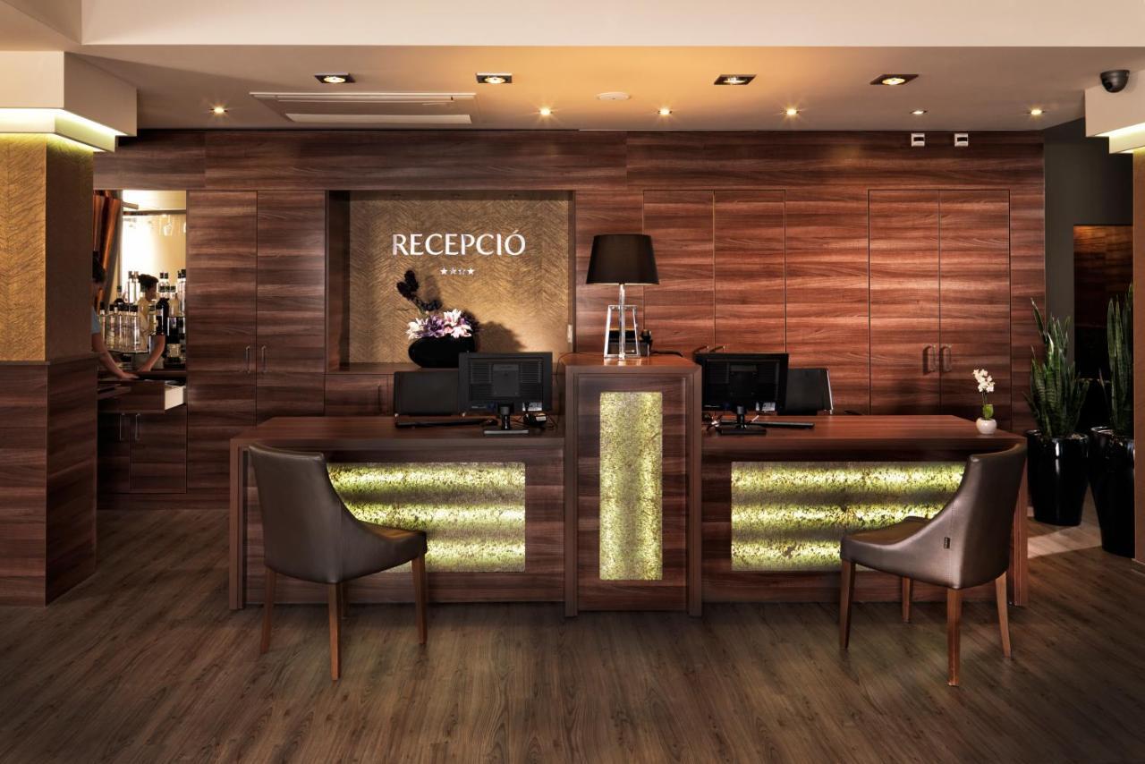 Barack Thermal Hotel And Spa Tiszakecske Bagian luar foto