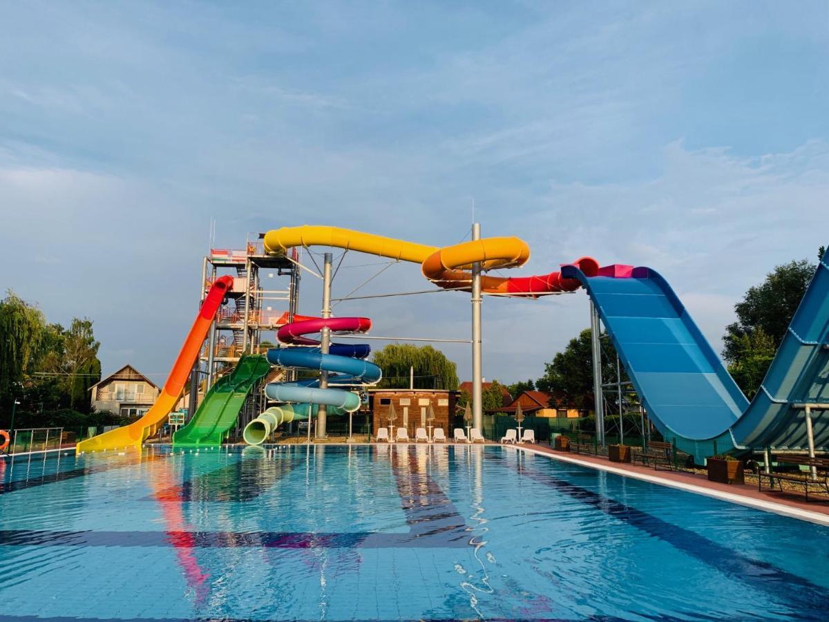 Barack Thermal Hotel And Spa Tiszakecske Bagian luar foto