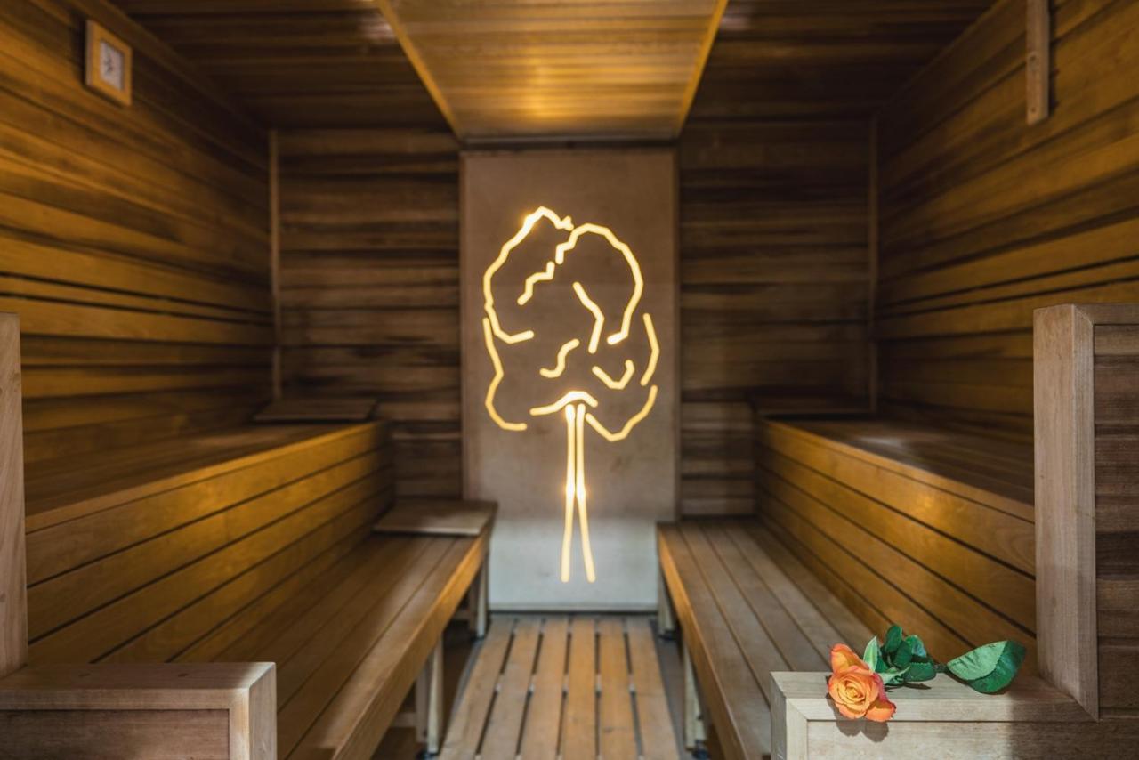 Barack Thermal Hotel And Spa Tiszakecske Bagian luar foto
