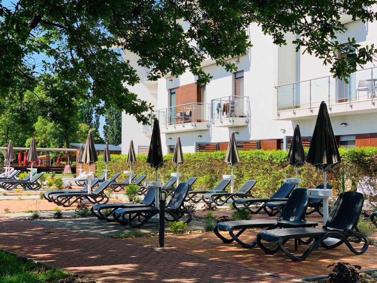 Barack Thermal Hotel And Spa Tiszakecske Bagian luar foto